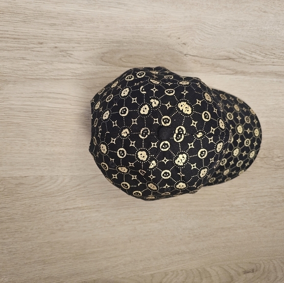NWOT Black & Metallic Gold Ball cap w Adjustable Back. - Picture 4 of 8